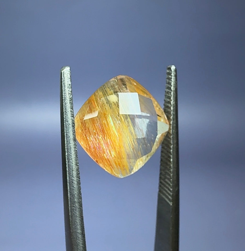 ‘Rainbow Flash’ Topaz (very uncommon) 7.13ct