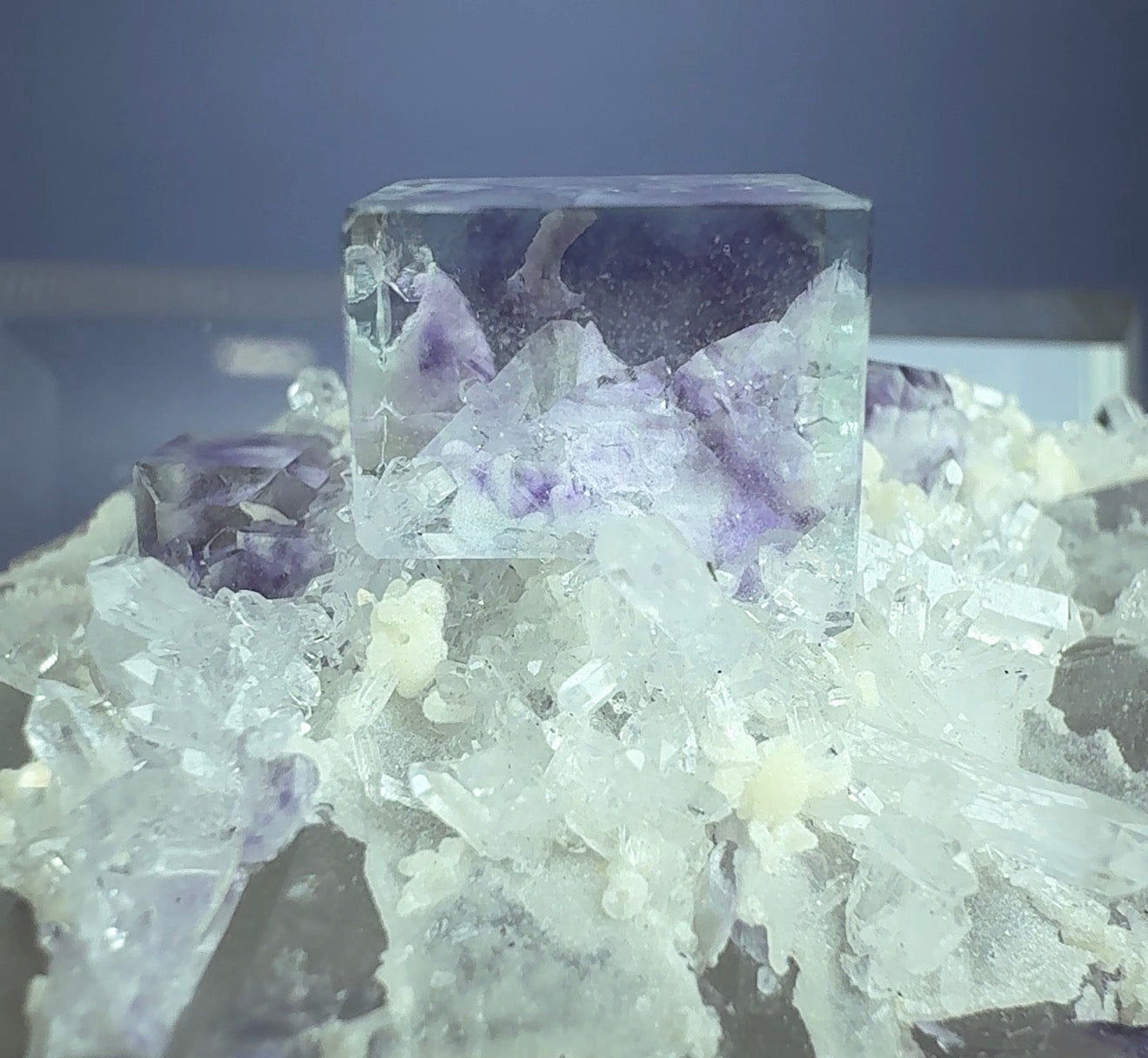 Fluorite on Quartz (octahedral phantom)