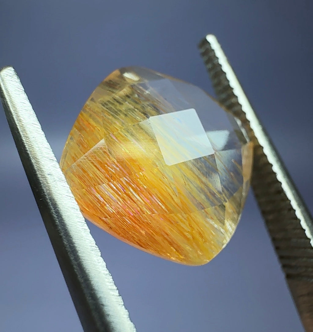 ‘Rainbow Flash’ Topaz (very uncommon) 7.13ct