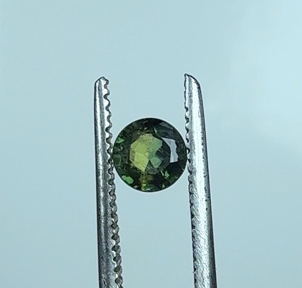 Auction Win: Bi-Color Sapphire (Yellow - Green) .4ct