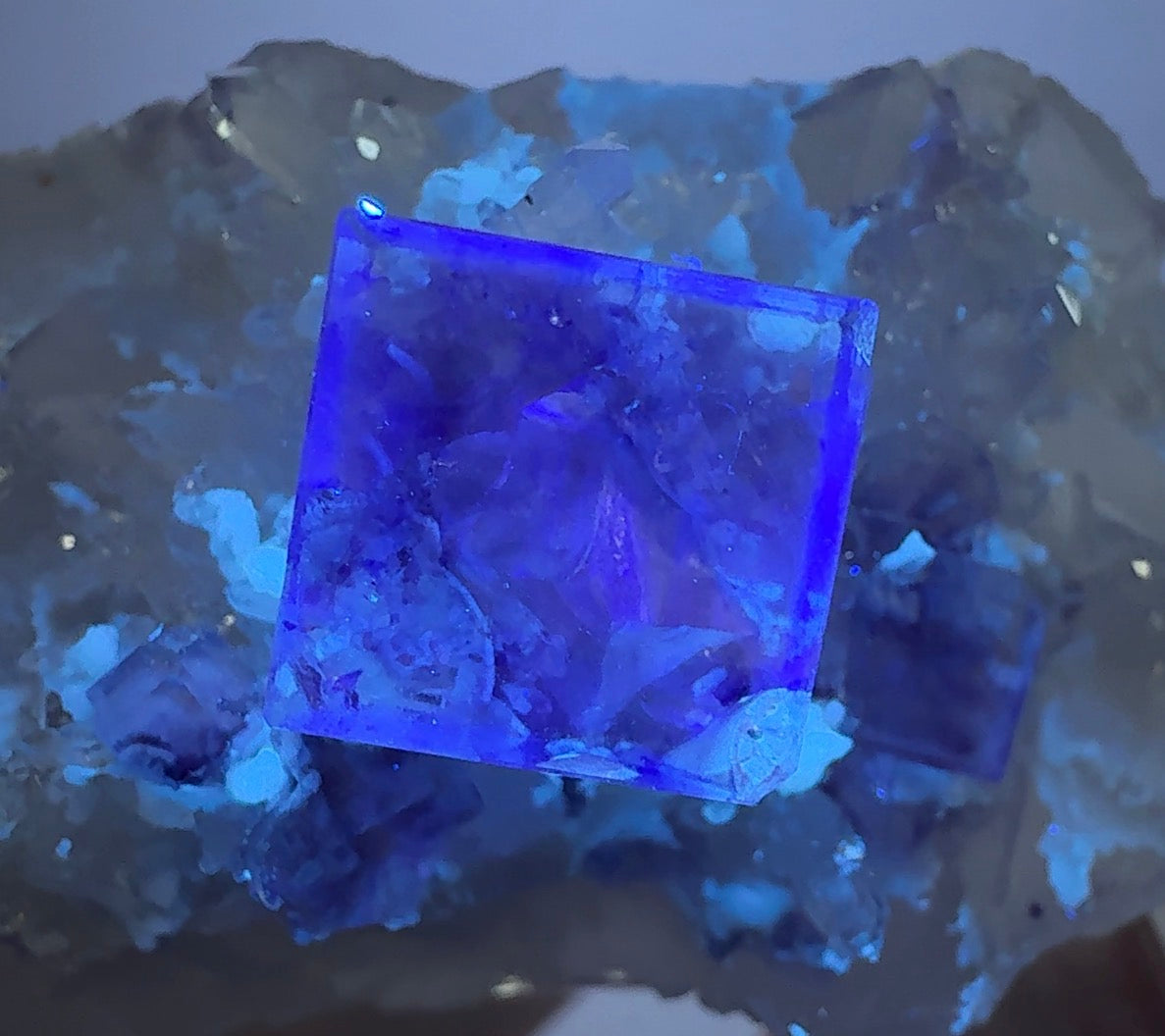Fluorite on Quartz (octahedral phantom)