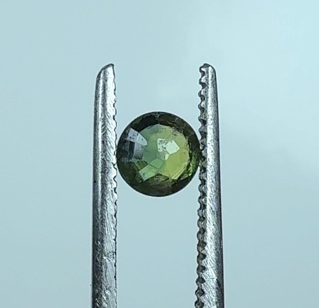 Auction Win: Bi-Color Sapphire (Yellow - Green) .4ct
