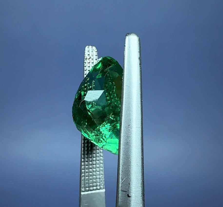 Auction Win: Pocket 42 Fluorite (daylight fluorescent & great color) 4.8ct